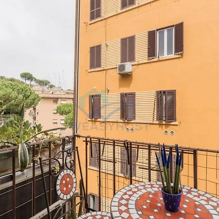 Refined Cozy Nest In Vatican Roma